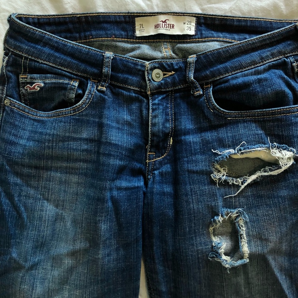 Hollister Ripped Jeans - 7 Long